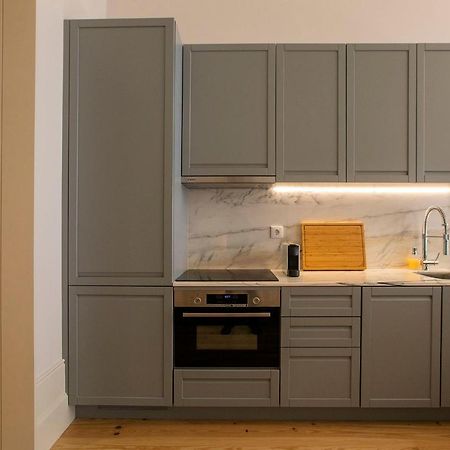 Lovelystay - 2Br Flat With Ac In Duque De Loule Порту Екстер'єр фото