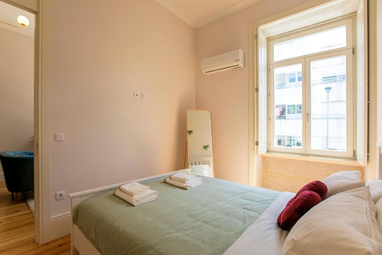 Lovelystay - 2Br Flat With Ac In Duque De Loule Порту Екстер'єр фото