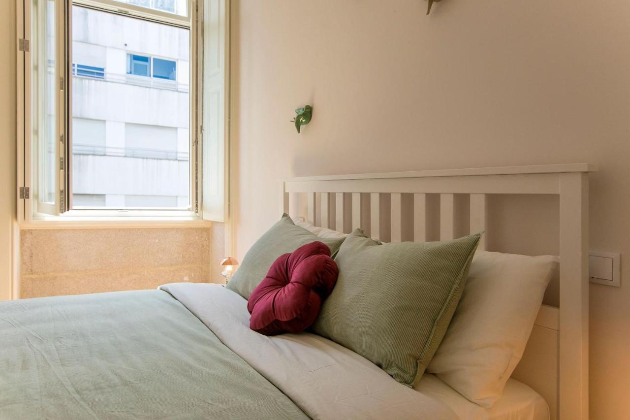 Lovelystay - 2Br Flat With Ac In Duque De Loule Порту Екстер'єр фото