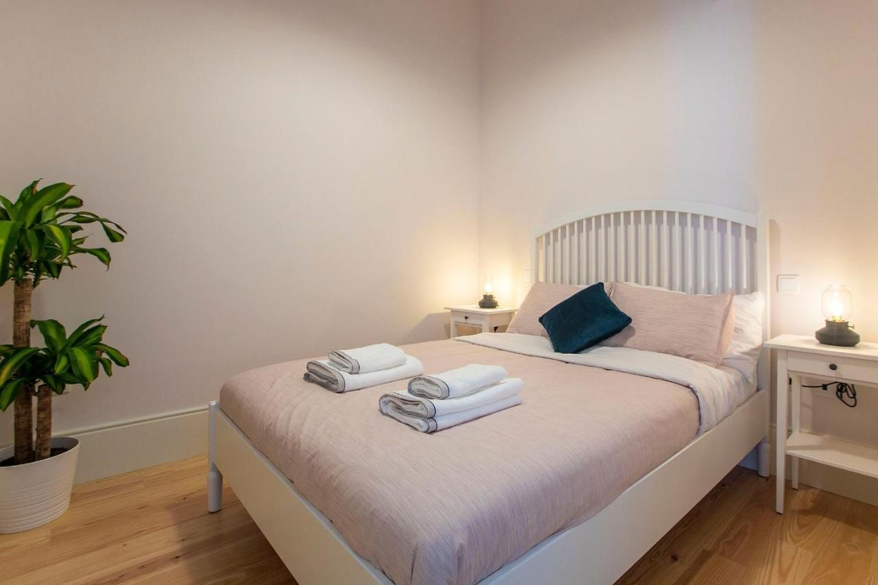 Lovelystay - 2Br Flat With Ac In Duque De Loule Порту Екстер'єр фото