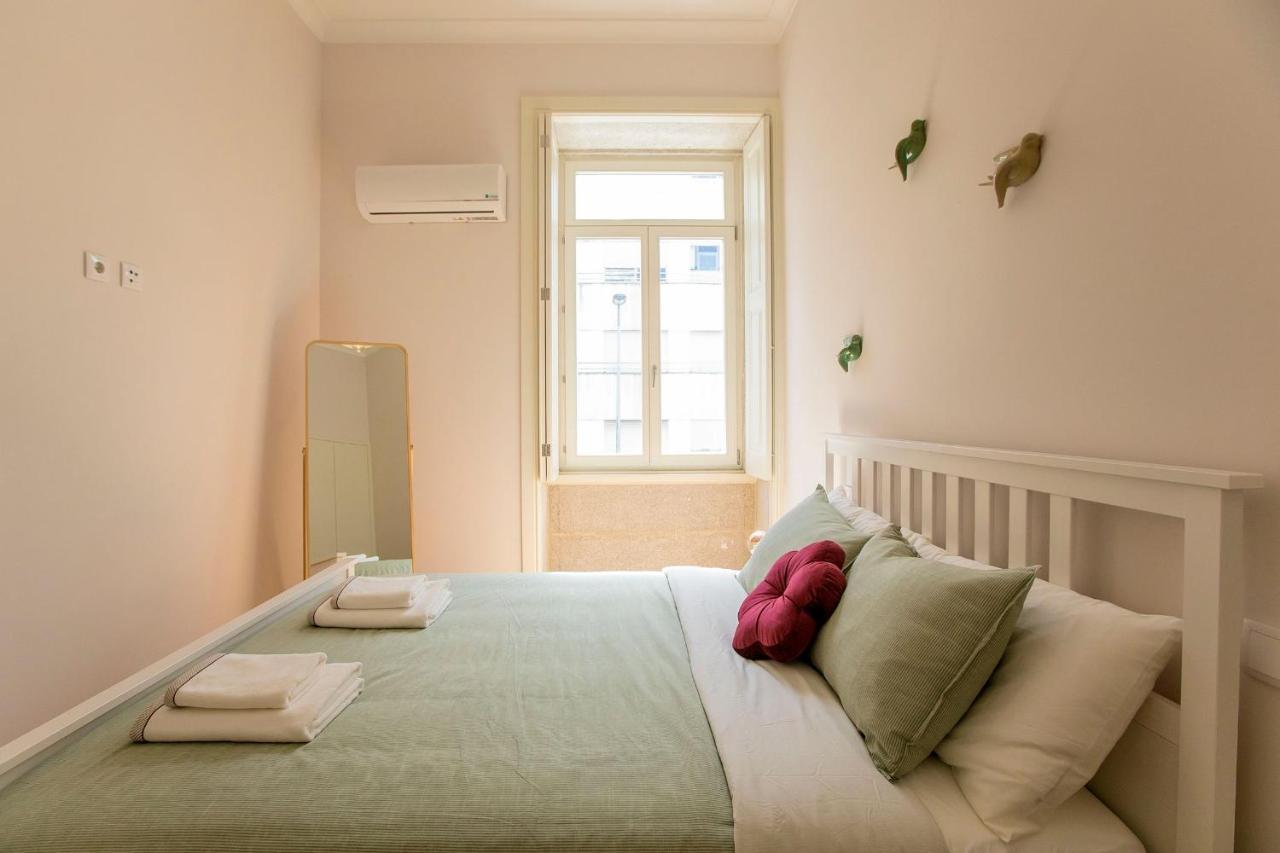 Lovelystay - 2Br Flat With Ac In Duque De Loule Порту Екстер'єр фото